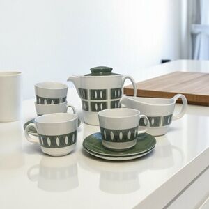 Vintage 60’s Johnson Brothers Green Leaf Tea / Coffee 18 Piece Set